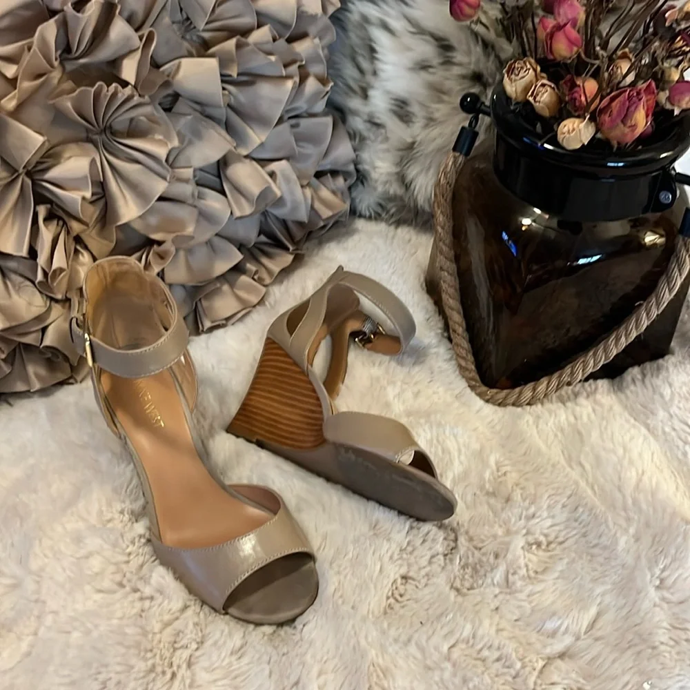 Nine West Womens Beige Taupe Leather Peep Toe Ankle Strap Wedge Heel Shoes 7